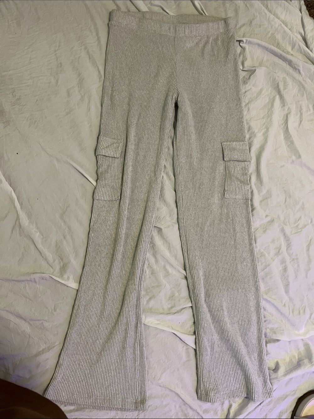 Ribbed Wide-Leg Cargo Knit Pants — Light Gray
